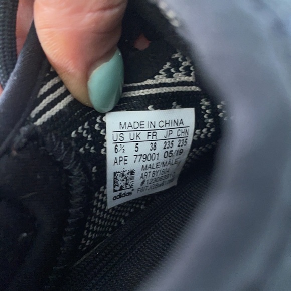 YEEZY boost 350 v2 Men’s size 6.5 Oreo - Picture 8 of 8